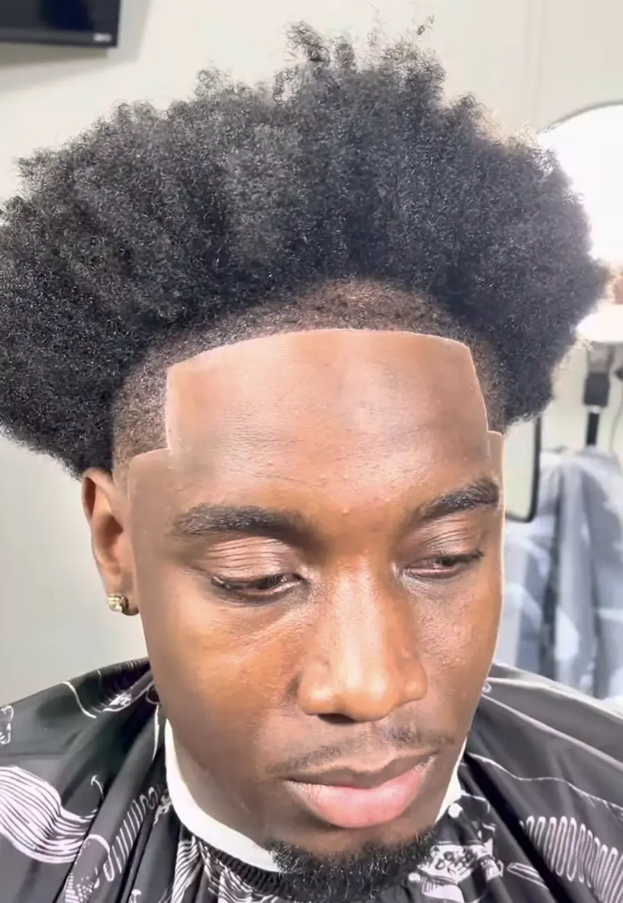Fresh squared line-up with a shaped natural afro