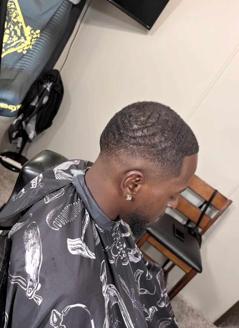 Short wave cut with a smooth gray fade