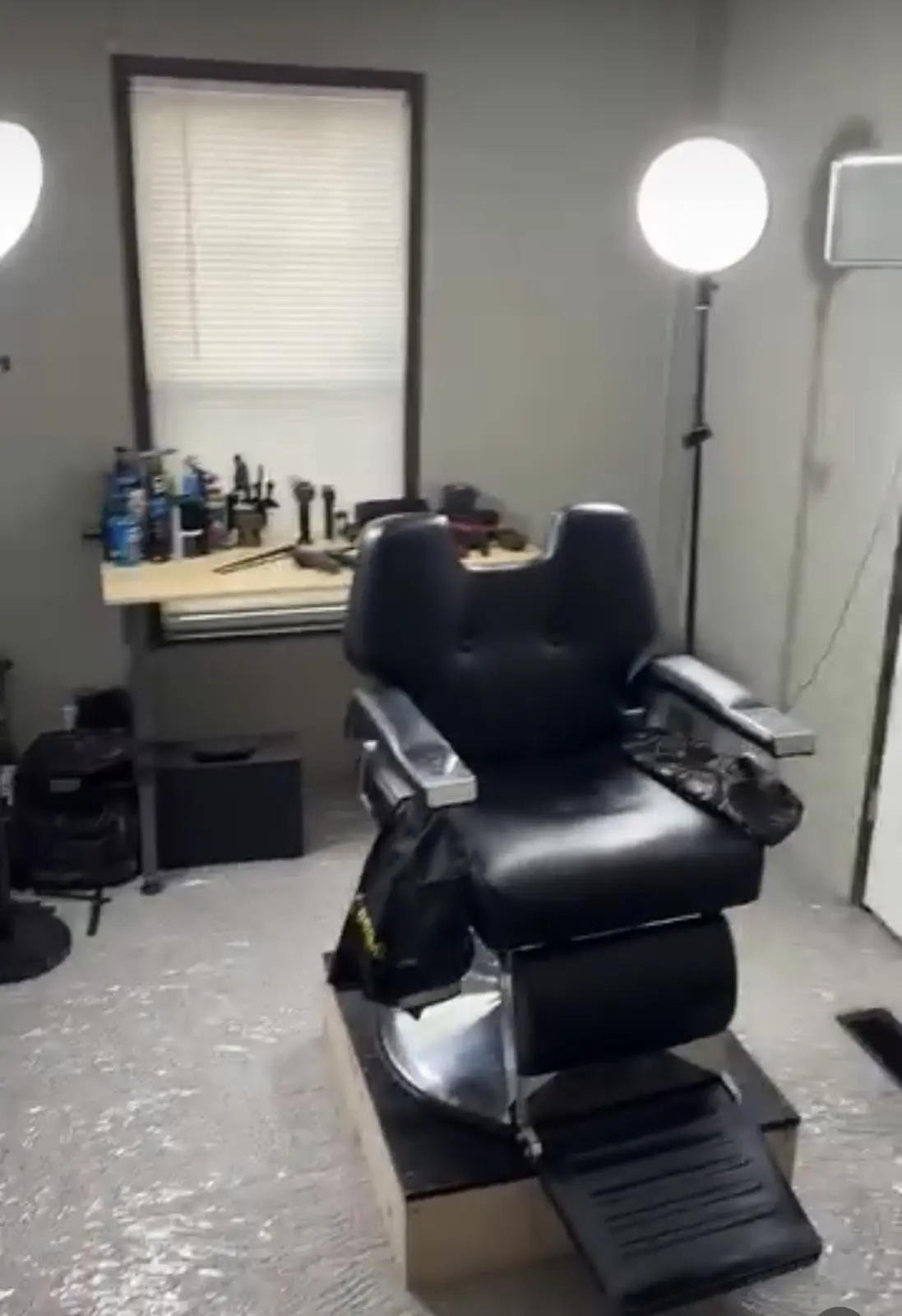 The private Like That Cutz barber chair and work station